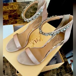 Badgley Mischka Sandals in size US 6.5